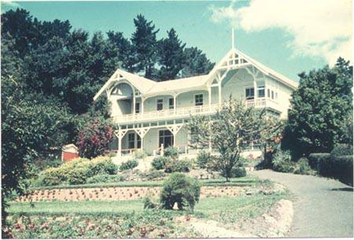 The School of Radiant Living headquarters, Peloha