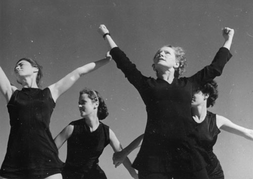 Gisa Taglicht and her students