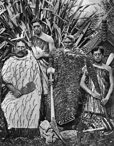 Ānaha Kēpa Te Rāhui is second from right in this Tourist Department photograph, taken probably after 1901.