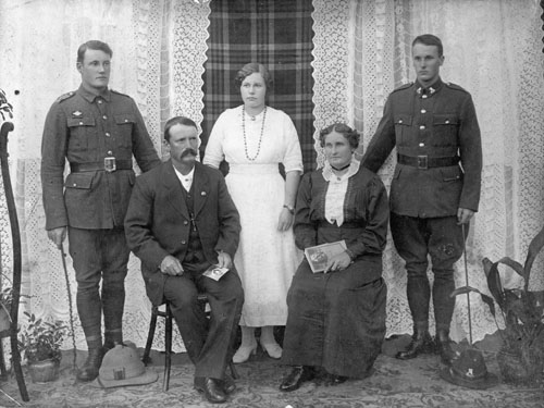 Fred Tyree and his wife, Grace, with their three children, about 1915