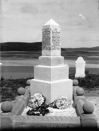 The grave of Ngawini Yates at Parengarenga