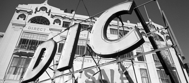 DIC sign being removed, Palmerston North, 1989