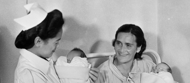 Nurse Erina Heremaia with mother and twins