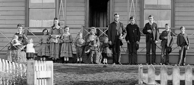 Large Pākehā family, 1870s