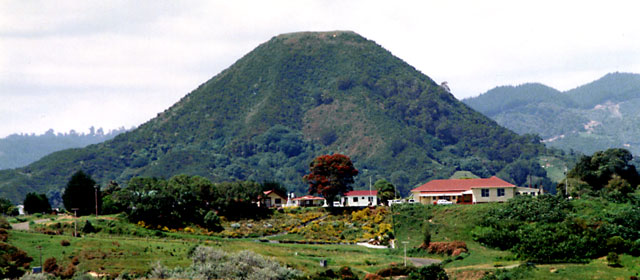 Mākeo mountain