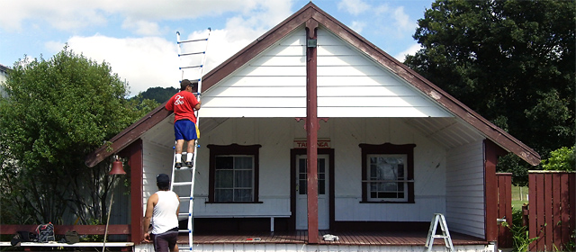 A working bee at Waimārama marae in Hawke's Bay