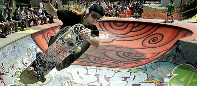 Mike Bancroft skates the bowl at the Porirua skateboard park in 2008