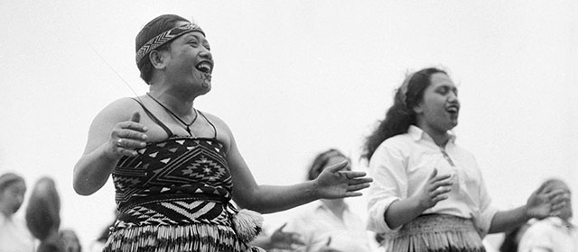Tuini Ngāwai and Ngoi Pēwhairangi, 1943