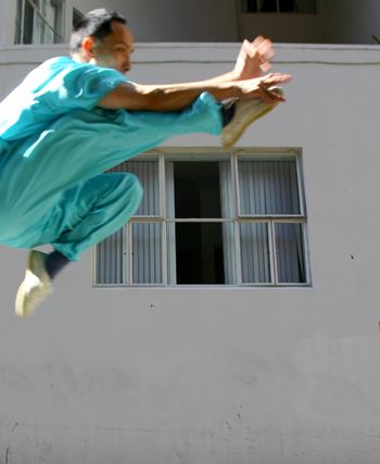 George Guo demonstrates 'spring legs' kung fu