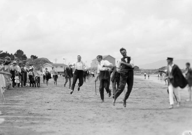 Race at the annual limbless soldiers' picnic, 1920s