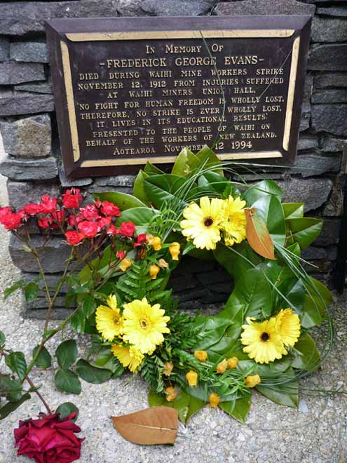 Memorial plaque