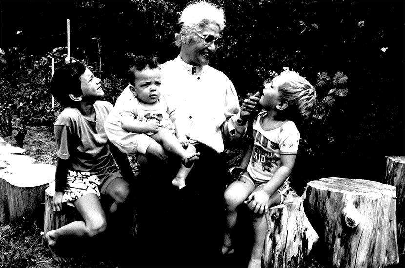 Mira Szászy and some of her mokopuna
