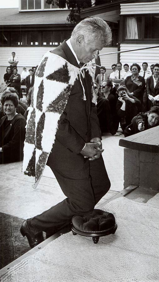 Howard Morrison knighted