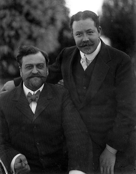 Charles Nalder Baeyertz (left) and his son Carl, about 1918