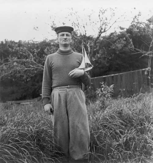 Denis Glover acting up for the camera, about 1947