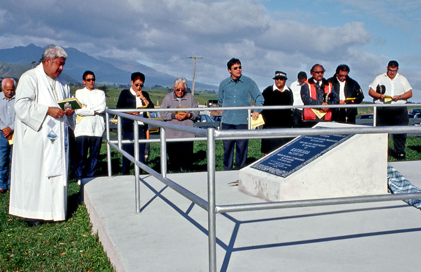 Unveiling of the Katikara Memorial, 2002