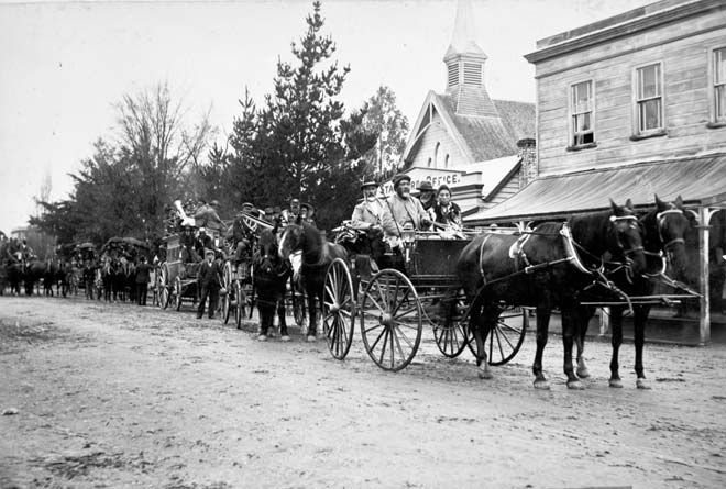 Tamahau Mahupuku and the Hikurangi Brass Band 
