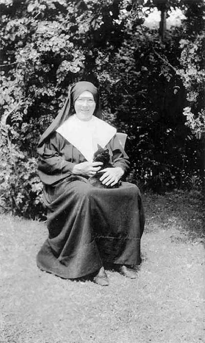 Mary Etheldred Pulling in the garb of an anchoress