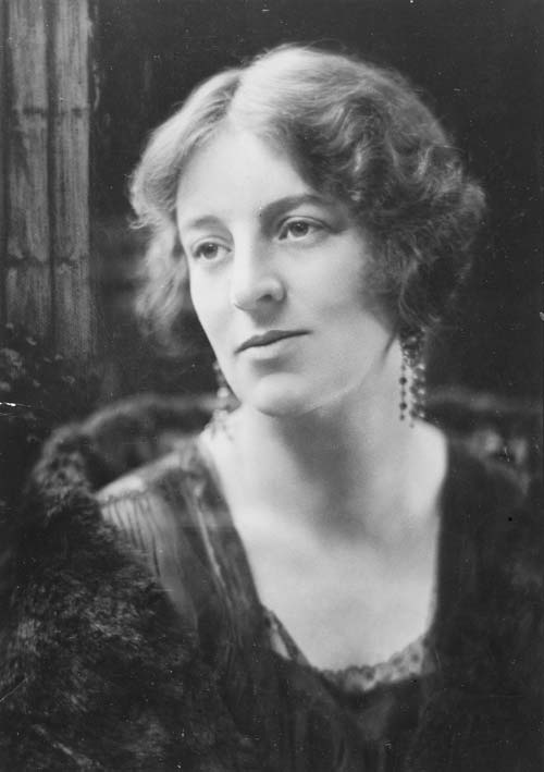 Mona Innis Tracy, about 1923