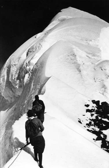 Women in the mountains 