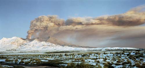 Mt Ruapehu erupting ash 