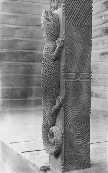 Lizard carving