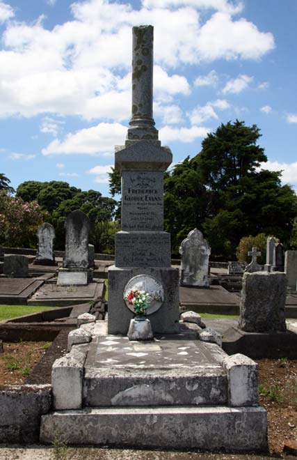 Fred Evans’ grave