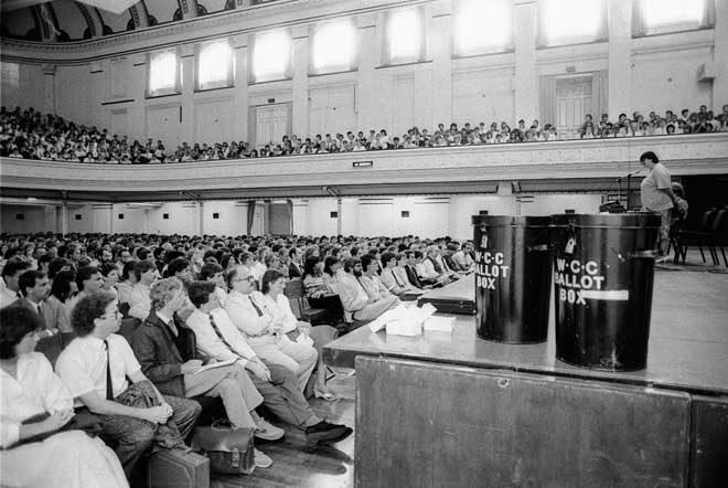 Bank staff vote to strike, 1987