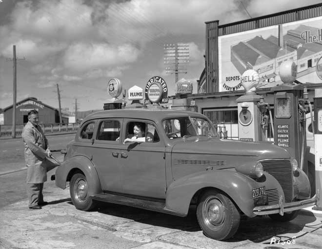 Multi-brand service station, 1940s