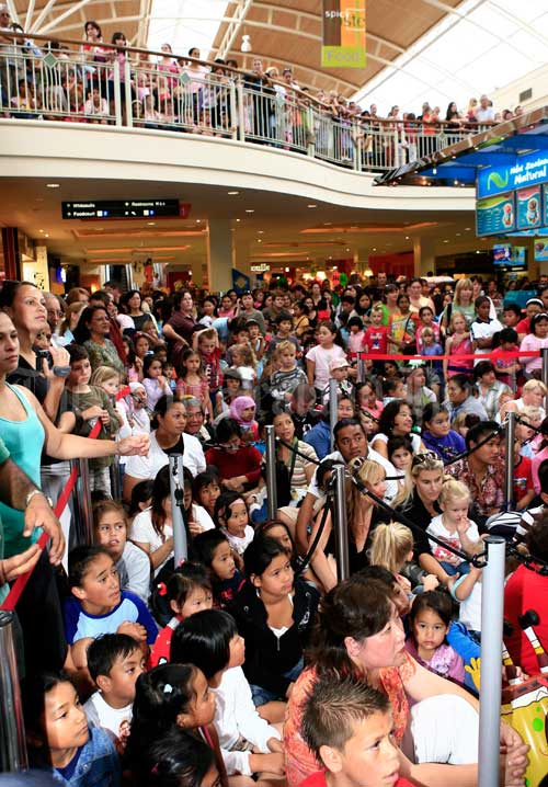 Hi-5 at the mall