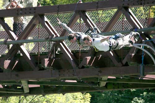 Bungy jumping