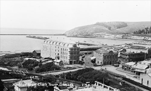 Ōamaru town and port, early 1900s