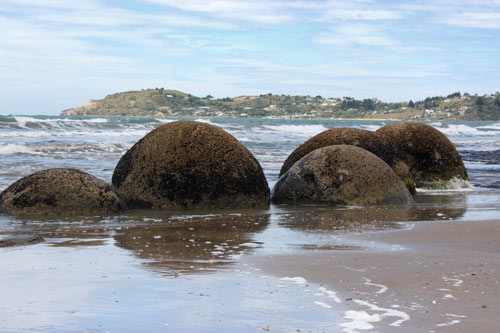 Moeraki boulders