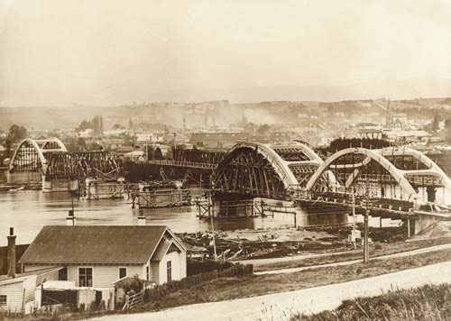 Bridging the Clutha River, 1934