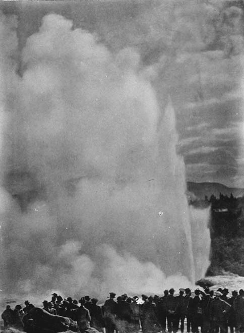 Pōhutu geyser