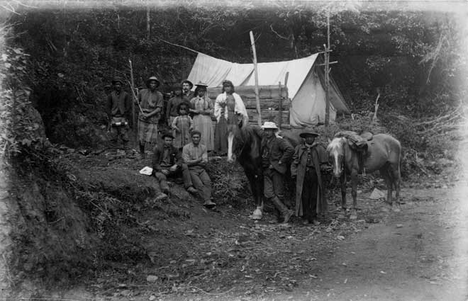 Māori road workers