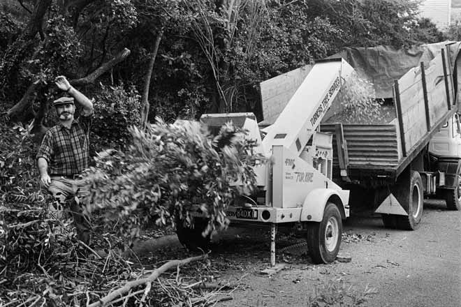Wood chipping machine