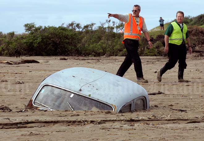 Insurance Council assessors at flood site