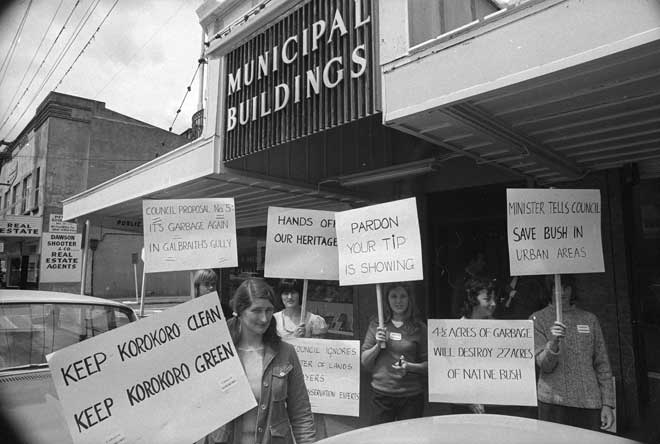 Anti-tip protesters