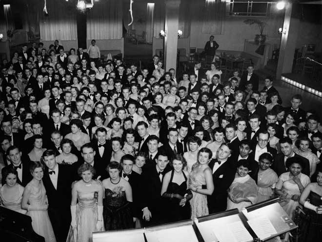 Cabaret crowd
