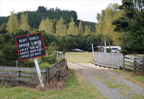 Heavy vehicles bridge limit