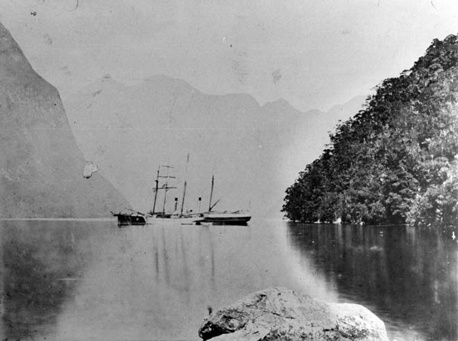 Paddle steamer