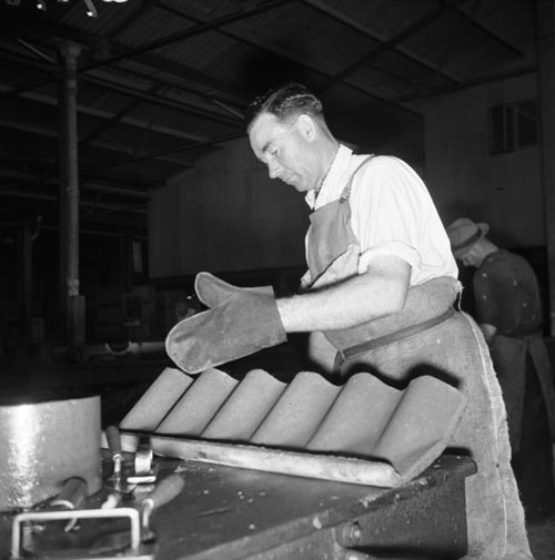 Making asbestos fibrolite