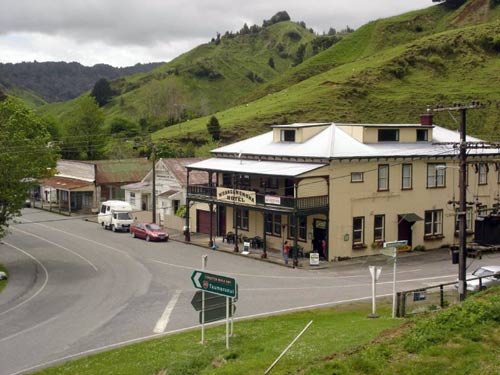 Small town with Whangamōmona Hotel prominent