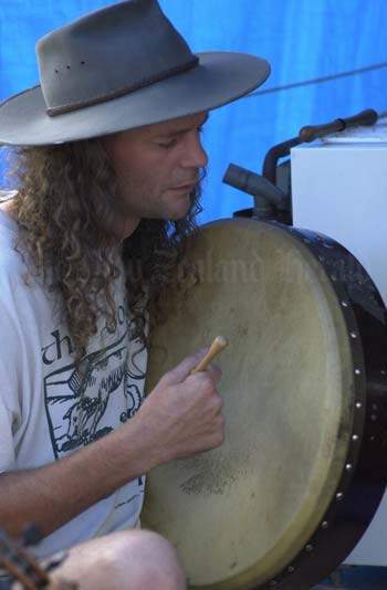 Folk musician 