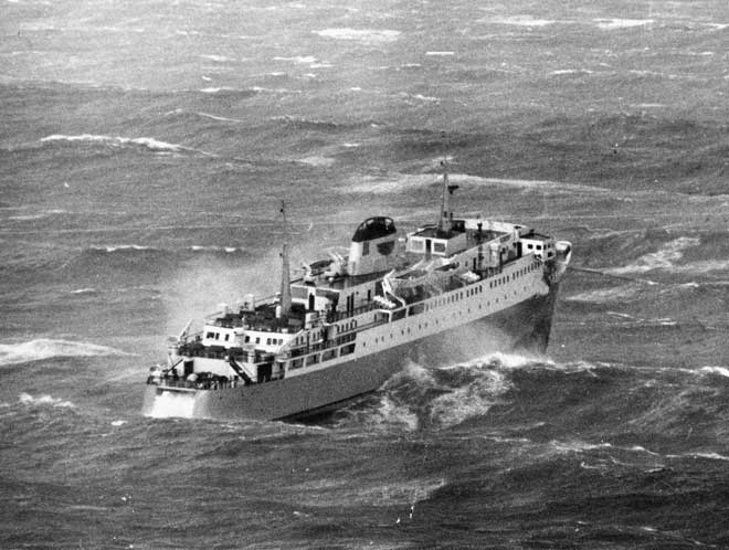 The <em>Aramoana</em> in heavy seas