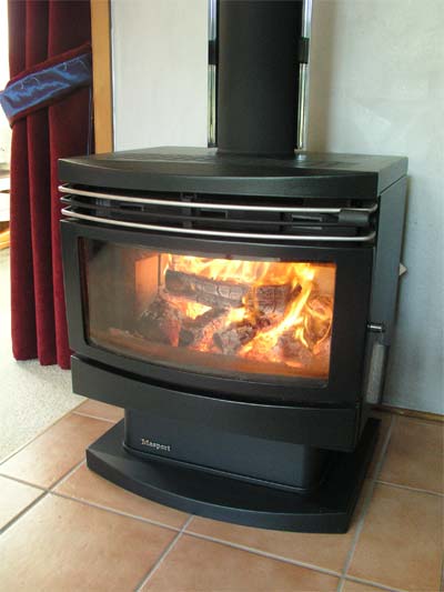 Clean-burning wood burner
