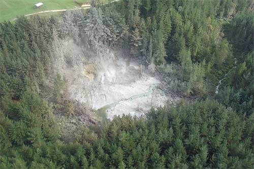 Hydrothermal eruption at Reporoa, 2005