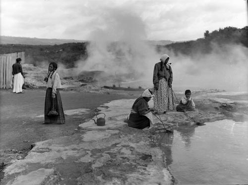 Cooking in boiling pools