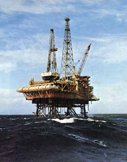 Māui A in position